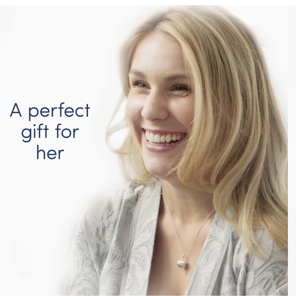 Gradual Self-Tan Gift Collection - Gold and White - Picture 6 of 6